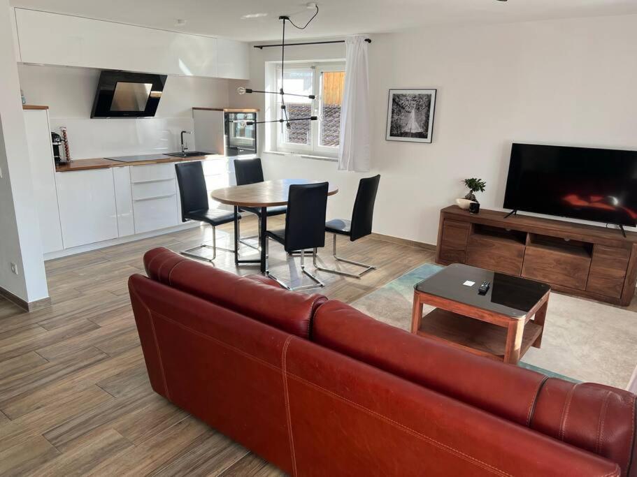 Gemuetliche Wohnung Mit Grosser Terrasse Bruckmühl エクステリア 写真