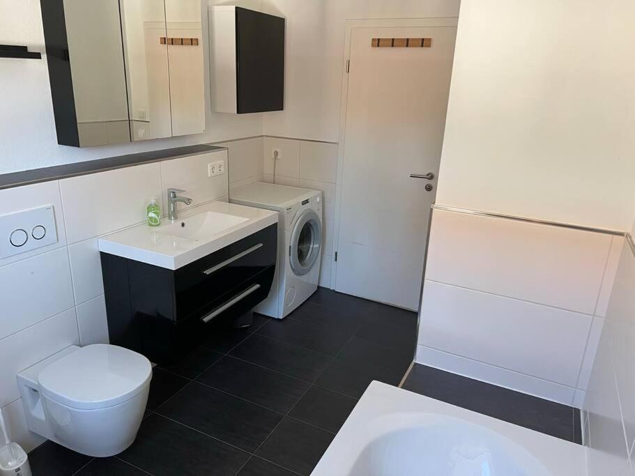 Gemuetliche Wohnung Mit Grosser Terrasse Bruckmühl エクステリア 写真