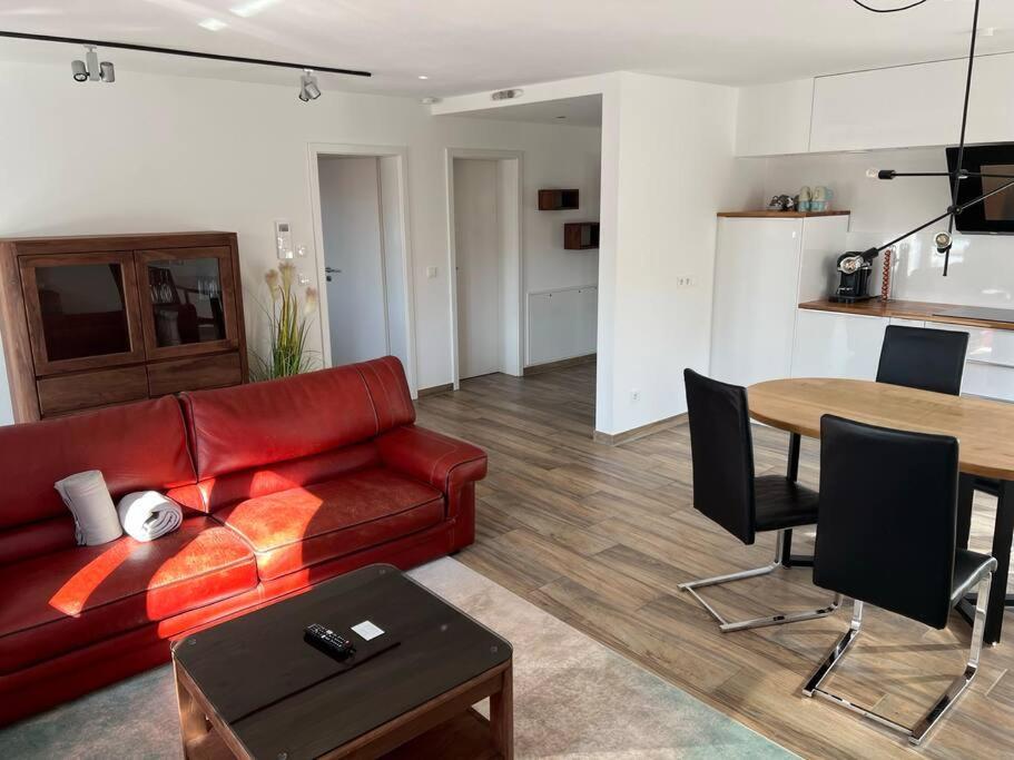 Gemuetliche Wohnung Mit Grosser Terrasse Bruckmühl エクステリア 写真